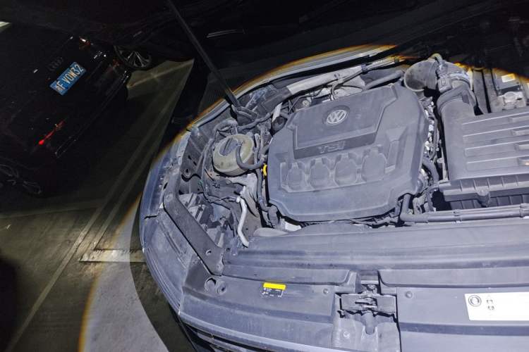 Used Volkswagen Tiguan L 2020 330TSI Automatic Two-Wheel Drive R-Line Flagship Version China VI Standard Engine Bay Right
