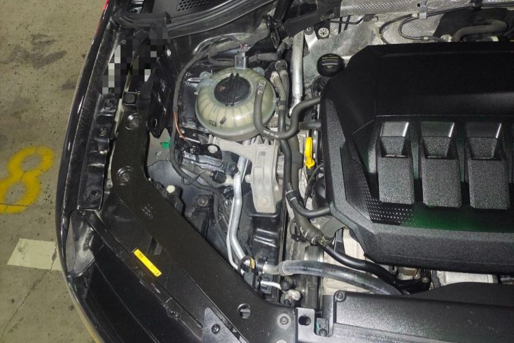 Used Volkswagen Tiguan L 2020 330TSI Automatic Two-Wheel Drive Luxury Edition China VI Standard Engine Bay Right