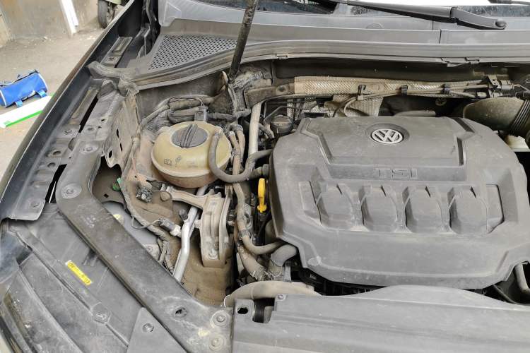 Used Volkswagen Tiguan L 2020 330TSI Automatic Two-Wheel Drive Smart Luxury Edition China VI Standard Engine Bay Right