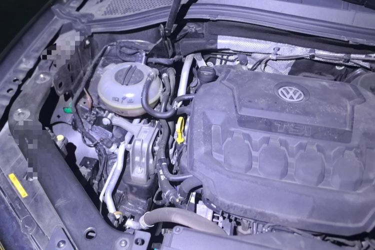 Used Volkswagen Tiguan L 2020 330TSI Automatic Two-Wheel Drive Luxury Edition China VI Standard Engine Bay Right