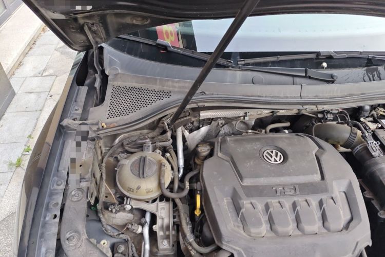 Used Volkswagen Tiguan L 2020 330TSI Automatic Two-Wheel Drive Smart Luxury Edition China VI Standard Engine Bay Right
