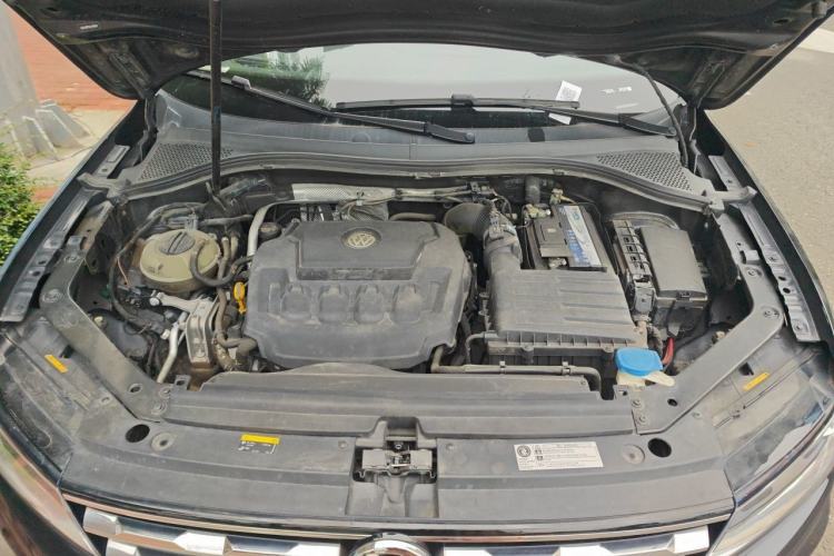 Used Volkswagen Tiguan L 2020 330TSI Automatic Two-Wheel Drive Panoramic Comfort Edition China VI Standard Engine Bay