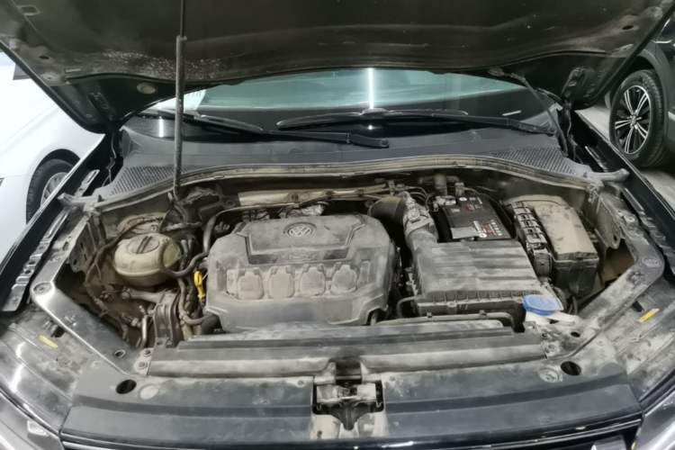 Used Volkswagen Tiguan L 2020 330TSI Automatic Two-Wheel Drive Luxury Edition China VI Standard Engine Bay