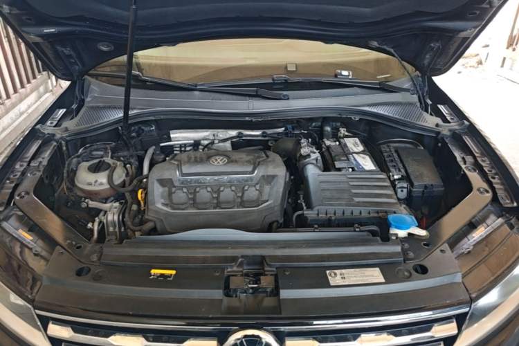 Used Volkswagen Tiguan L 2020 330TSI Automatic Two-Wheel Drive Panoramic Comfort Edition China VI Standard Engine Bay