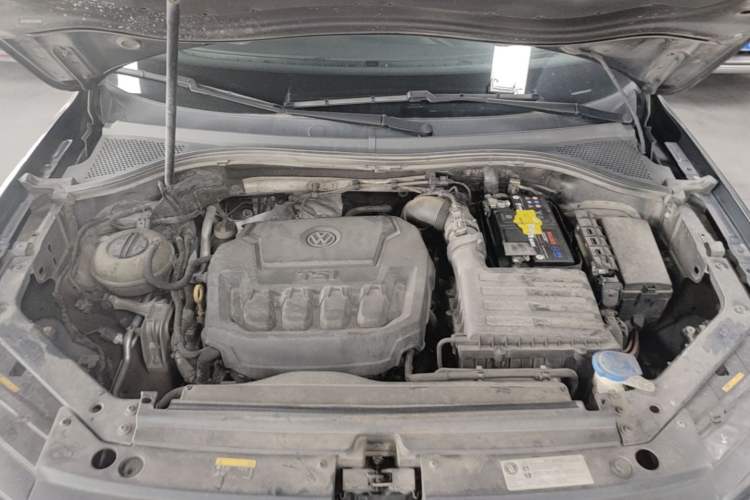 Used Volkswagen Tiguan L 2020 330TSI Automatic Two-Wheel Drive Smart Luxury Edition China VI Standard Engine Bay
