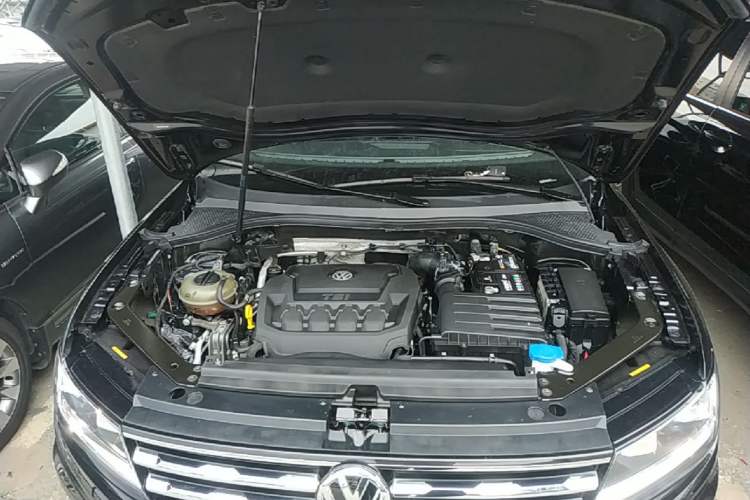 Used Volkswagen Tiguan L 2020 330TSI Automatic Two-Wheel Drive Smart Luxury Edition China VI Standard Engine Bay