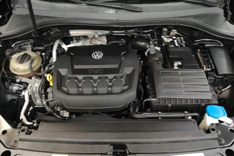 Used Volkswagen Tiguan L 2020 330TSI Automatic Two-Wheel Drive Panoramic Comfort Edition China VI Standard Engine Bay