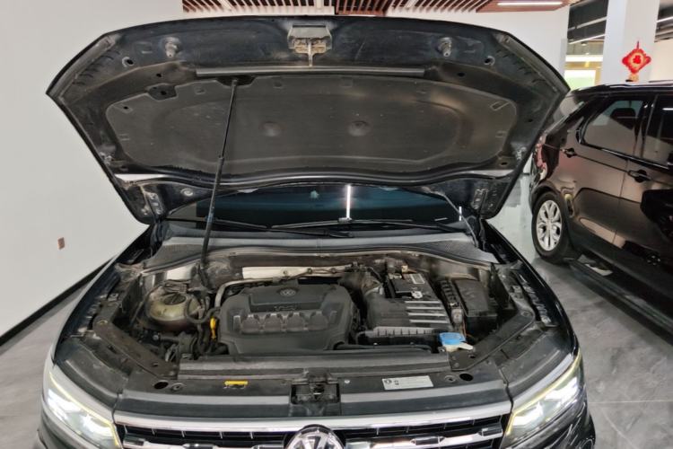 Used Volkswagen Tiguan L 2020 330TSI Automatic Two-Wheel Drive R-Line Flagship Version China VI Standard Engine Bay