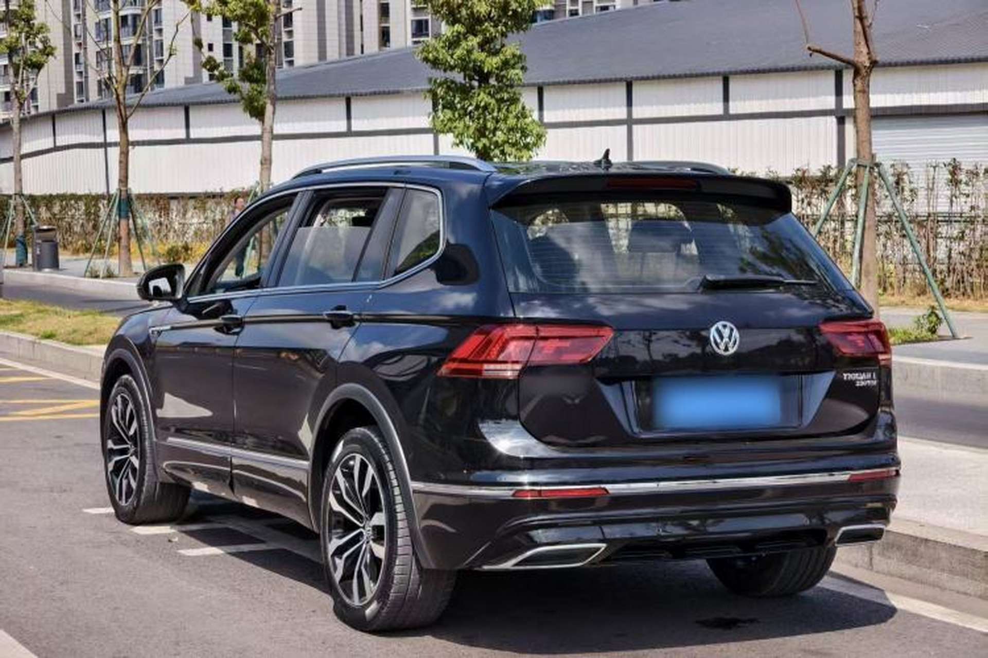 Used Volkswagen Tiguan L 2020 330TSI Automatic Two-Wheel Drive R-Line Flagship Version China VI Standard Exterior 3