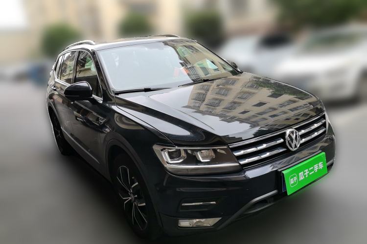 Used Volkswagen Tiguan L 2020 330TSI Automatic Two-Wheel Drive Smart Luxury Edition China VI Standard Front Right 45 Deg