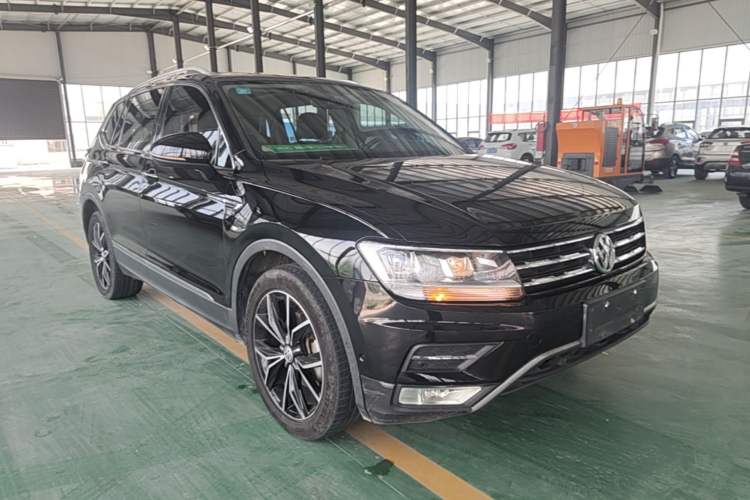 Used Volkswagen Tiguan L 2020 330TSI Automatic Two-Wheel Drive Smart Luxury Edition China VI Standard Front Right 45 Deg