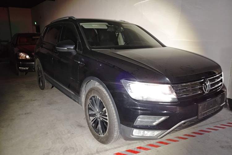 Used Volkswagen Tiguan L 2020 330TSI Automatic Two-Wheel Drive Panoramic Comfort Edition China VI Standard Front Right 45 Deg