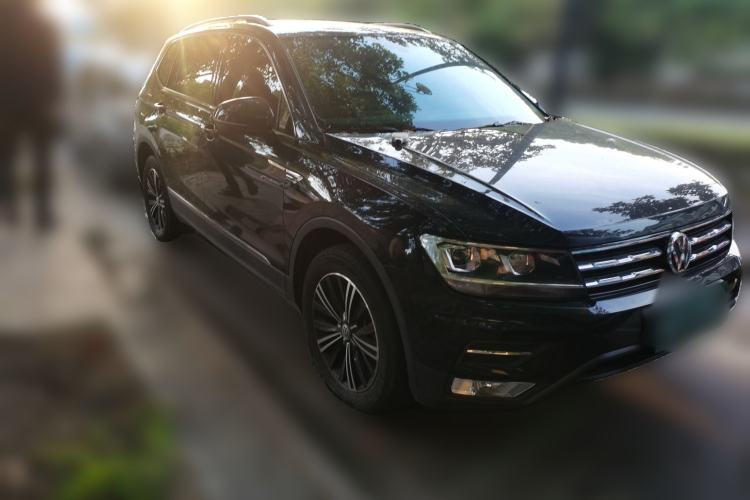 Used Volkswagen Tiguan L 2020 330TSI Automatic Two-Wheel Drive Panoramic Comfort Edition China VI Standard Front Right 45 Deg