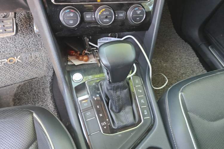 Used Volkswagen Tiguan L 2020 330TSI Automatic Two-Wheel Drive R-Line Flagship Version China VI Standard Gear Lever