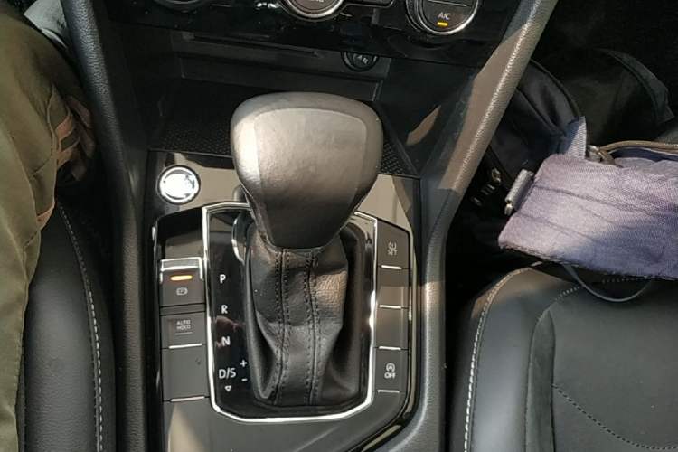Used Volkswagen Tiguan L 2020 330TSI Automatic Two-Wheel Drive Panoramic Comfort Edition China VI Standard Gear Lever