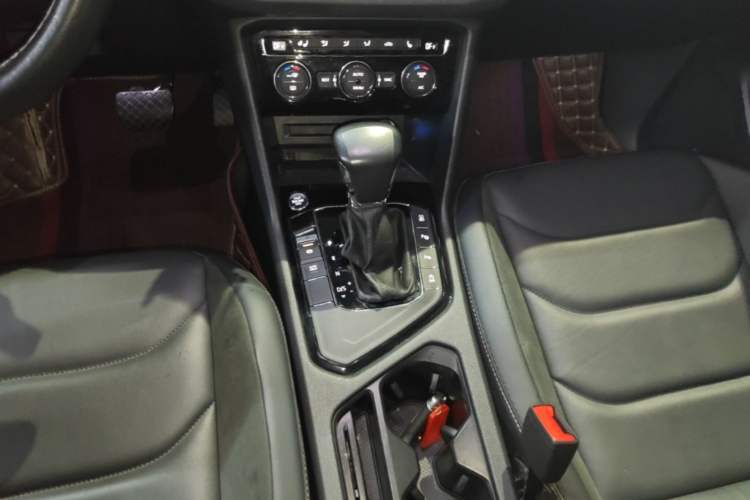 Used Volkswagen Tiguan L 2020 330TSI Automatic Two-Wheel Drive Smart Luxury Edition China VI Standard Gear Lever
