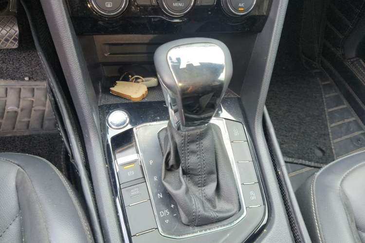 Used Volkswagen Tiguan L 2020 330TSI Automatic Two-Wheel Drive Panoramic Comfort Edition China VI Standard Gear Lever