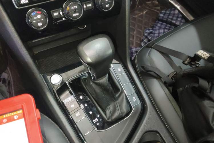 Used Volkswagen Tiguan L 2020 330TSI Automatic Two-Wheel Drive Panoramic Comfort Edition China VI Standard Gear Lever