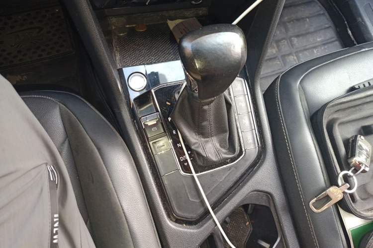 Used Volkswagen Tiguan L 2020 330TSI Automatic Two-Wheel Drive Smart Luxury Edition China VI Standard Gear Lever