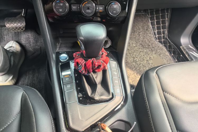 Used Volkswagen Tiguan L 2020 330TSI Automatic Two-Wheel Drive Smart Luxury Edition China VI Standard Gear Lever