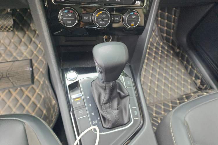 Used Volkswagen Tiguan L 2020 330TSI Automatic Two-Wheel Drive Panoramic Comfort Edition China VI Standard Gear Lever