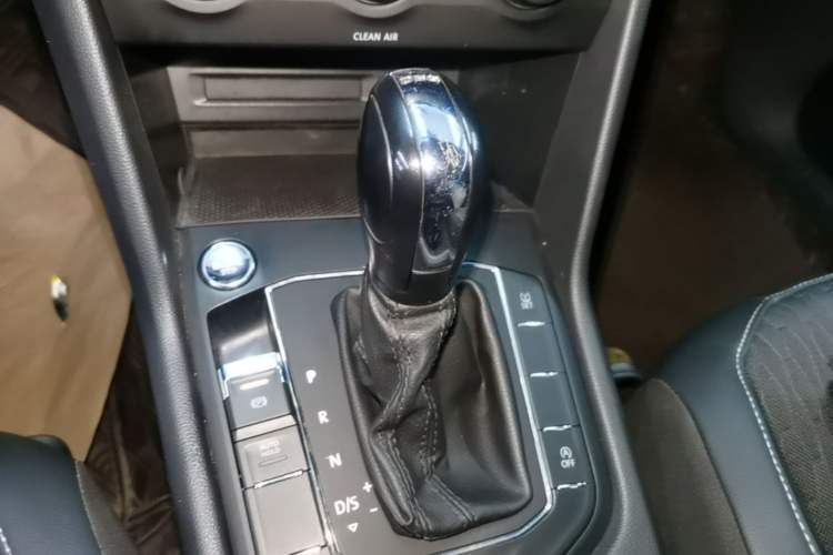 Used Volkswagen Tiguan L 2020 330TSI Automatic Two-Wheel Drive Luxury Edition China VI Standard Gear Lever