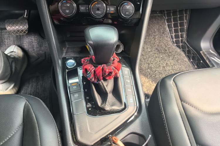 Used Volkswagen Tiguan L 2020 330TSI Automatic Two-Wheel Drive Smart Luxury Edition China VI Standard Gear Lever