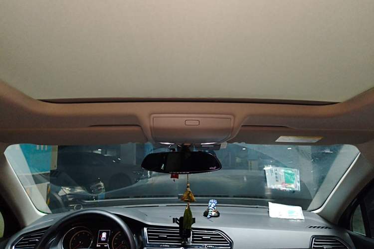 Used Volkswagen Tiguan L 2020 330TSI Automatic Two-Wheel Drive Smart Luxury Edition China VI Standard Headliner