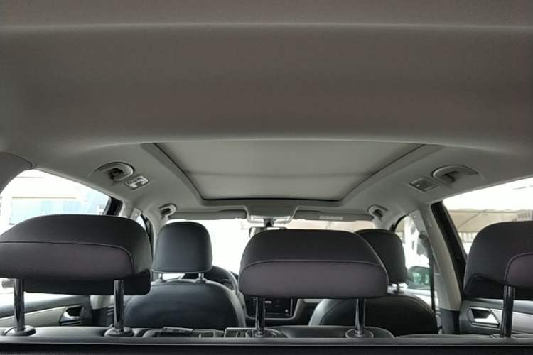 Used Volkswagen Tiguan L 2020 330TSI Automatic Two-Wheel Drive Panoramic Comfort Edition China VI Standard Headliner