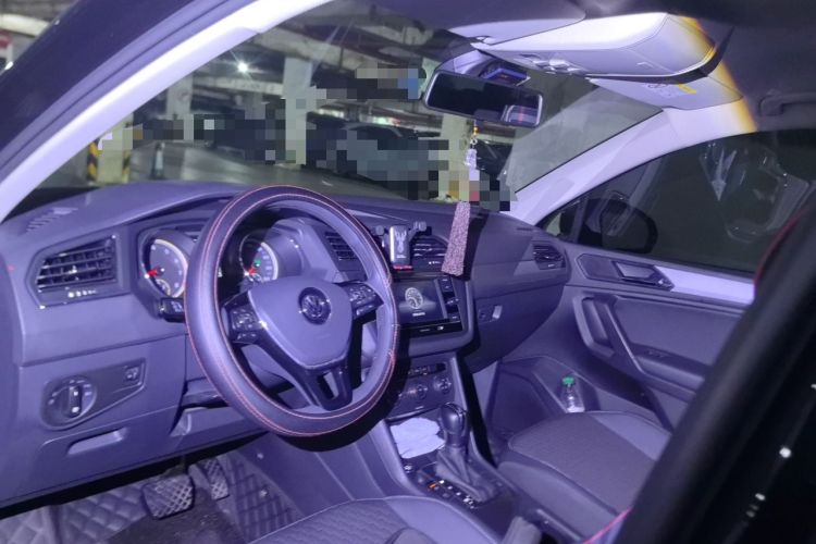 Used Volkswagen Tiguan L 2020 330TSI Automatic Two-Wheel Drive Luxury Edition China VI Standard Headliner