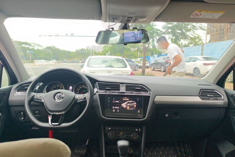Used Volkswagen Tiguan L 2020 330TSI Automatic Two-Wheel Drive Panoramic Comfort Edition China VI Standard Headliner