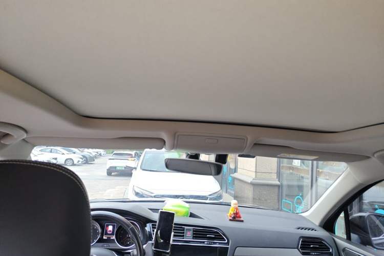 Used Volkswagen Tiguan L 2020 330TSI Automatic Two-Wheel Drive Smart Luxury Edition China VI Standard Headliner