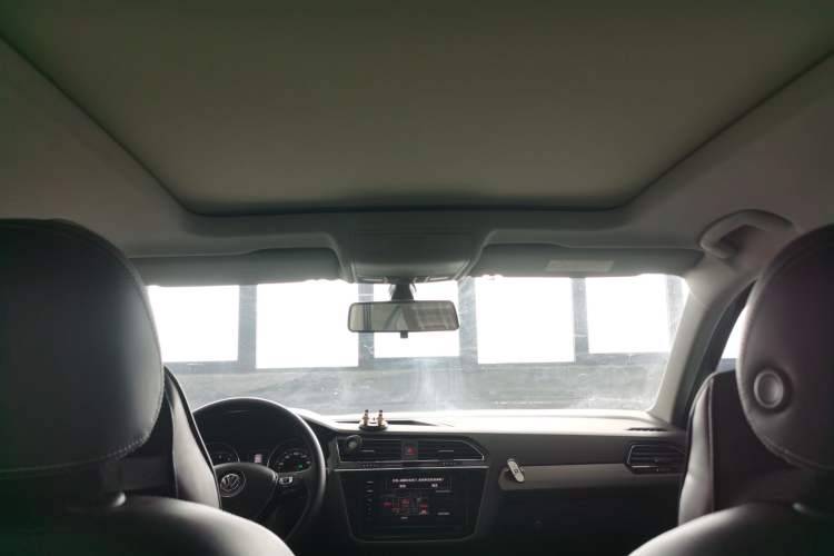 Used Volkswagen Tiguan L 2020 330TSI Automatic Two-Wheel Drive Panoramic Comfort Edition China VI Standard Headliner
