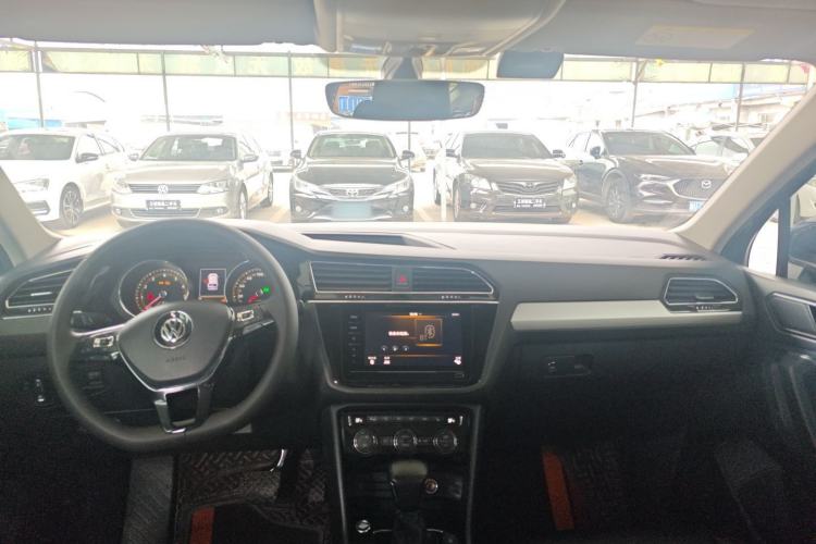 Used Volkswagen Tiguan L 2020 330TSI Automatic Two-Wheel Drive Smart Luxury Edition China VI Standard Interior 2