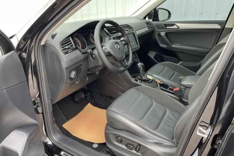 Used Volkswagen Tiguan L 2020 330TSI Automatic Two-Wheel Drive Panoramic Comfort Edition China VI Standard Interior 3