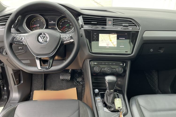 Used Volkswagen Tiguan L 2020 330TSI Automatic Two-Wheel Drive Panoramic Comfort Edition China VI Standard Interior 4