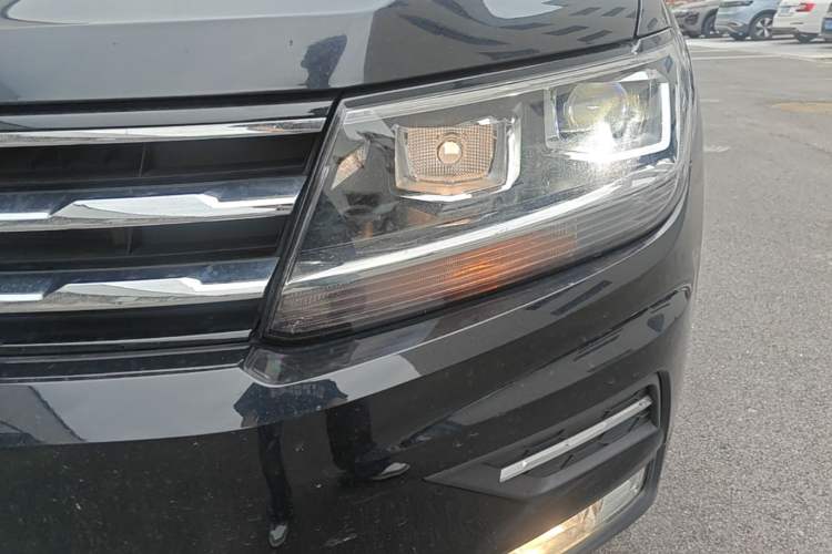 Used Volkswagen Tiguan L 2020 330TSI Automatic Two-Wheel Drive Panoramic Comfort Edition China VI Standard Left Front Headlight