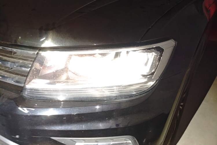 Used Volkswagen Tiguan L 2020 330TSI Automatic Two-Wheel Drive Panoramic Comfort Edition China VI Standard Left Front Headlight