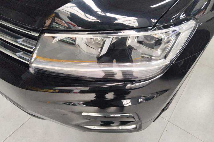 Used Volkswagen Tiguan L 2020 330TSI Automatic Two-Wheel Drive Panoramic Comfort Edition China VI Standard Left Front Headlight