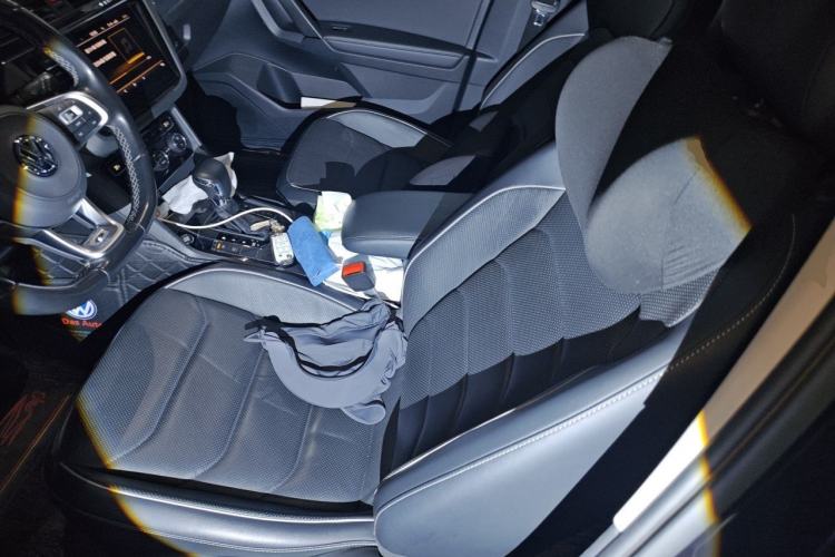 Used Volkswagen Tiguan L 2020 330TSI Automatic Two-Wheel Drive R-Line Flagship Version China VI Standard Left Front Seat