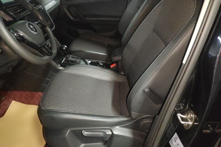 Used Volkswagen Tiguan L 2020 330TSI Automatic Two-Wheel Drive Luxury Edition China VI Standard Left Front Seat