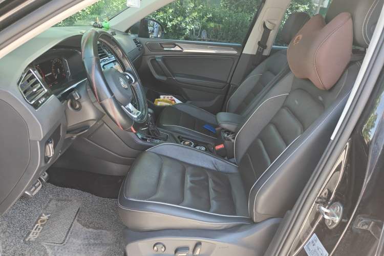 Used Volkswagen Tiguan L 2020 330TSI Automatic Two-Wheel Drive R-Line Flagship Version China VI Standard Left Front Seat