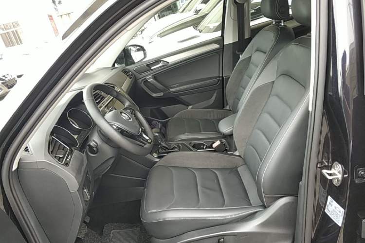 Used Volkswagen Tiguan L 2020 330TSI Automatic Two-Wheel Drive Panoramic Comfort Edition China VI Standard Left Front Seat