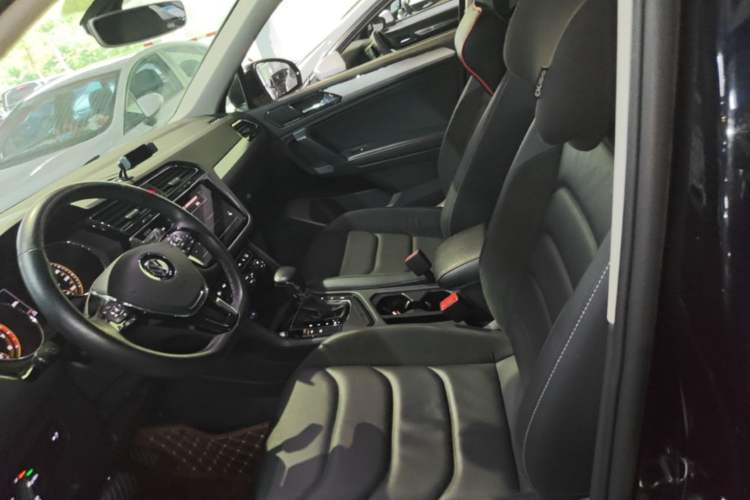 Used Volkswagen Tiguan L 2020 330TSI Automatic Two-Wheel Drive Smart Luxury Edition China VI Standard Left Front Seat