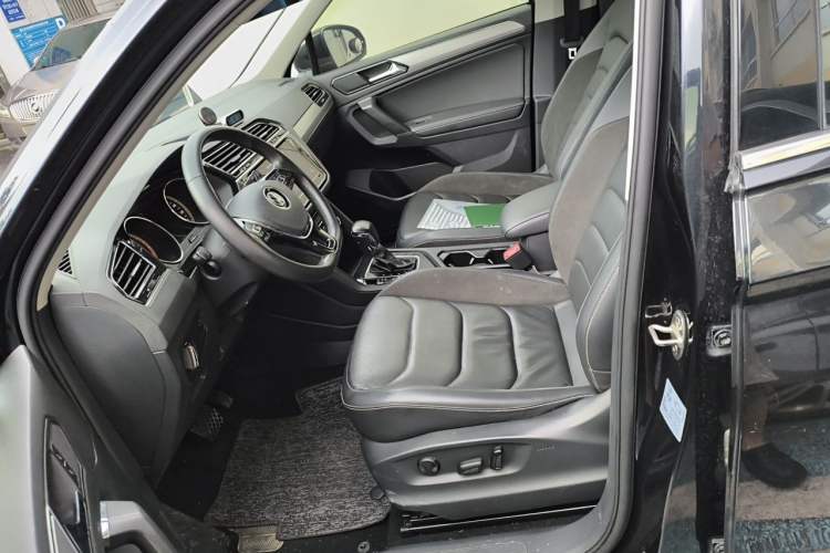Used Volkswagen Tiguan L 2020 330TSI Automatic Two-Wheel Drive Panoramic Comfort Edition China VI Standard Left Front Seat