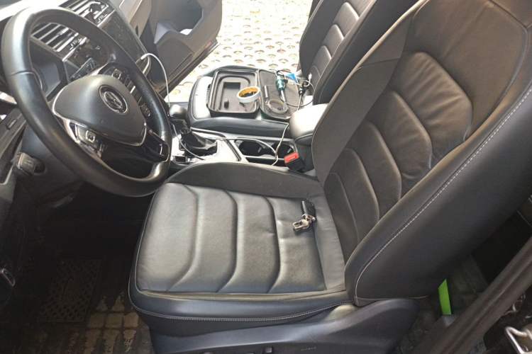 Used Volkswagen Tiguan L 2020 330TSI Automatic Two-Wheel Drive Smart Luxury Edition China VI Standard Left Front Seat