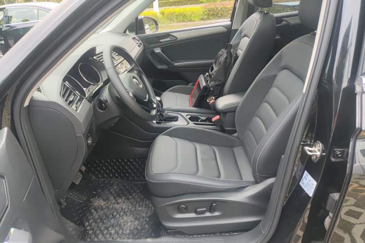 Used Volkswagen Tiguan L 2020 330TSI Automatic Two-Wheel Drive Panoramic Comfort Edition China VI Standard Left Front Seat