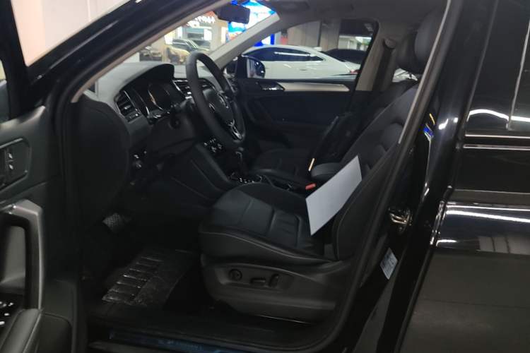 Used Volkswagen Tiguan L 2020 330TSI Automatic Two-Wheel Drive Panoramic Comfort Edition China VI Standard Left Front Seat