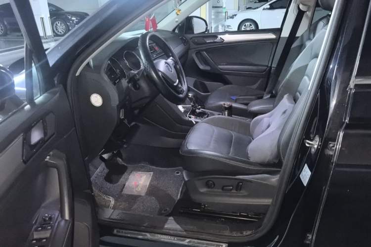 Used Volkswagen Tiguan L 2020 330TSI Automatic Two-Wheel Drive Panoramic Comfort Edition China VI Standard Left Front Seat
