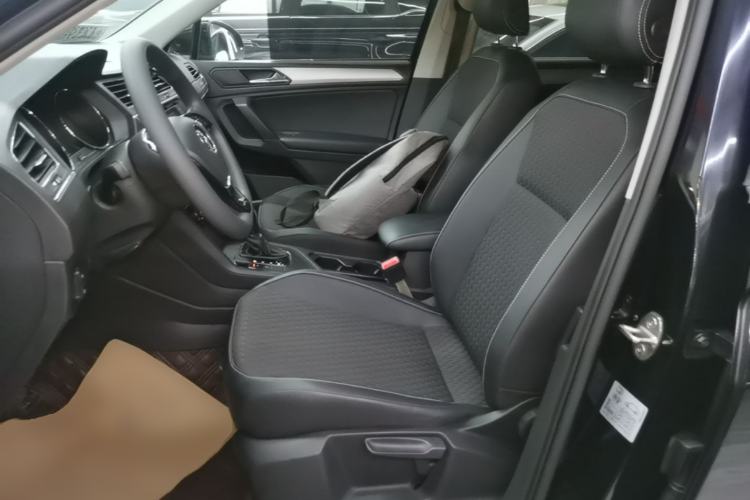 Used Volkswagen Tiguan L 2020 330TSI Automatic Two-Wheel Drive Luxury Edition China VI Standard Left Front Seat